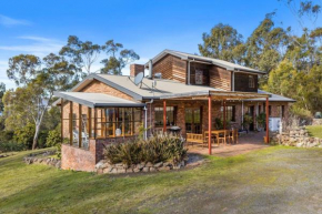 Country-style Stunner - Bushland Peace & Privacy